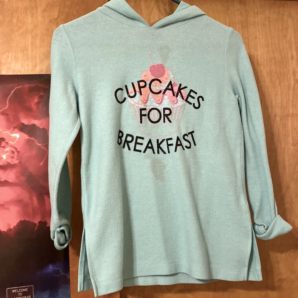 Teal “cupcakes for breakfast” shirt. Glitter font. Brand- pop up Size- M Girls